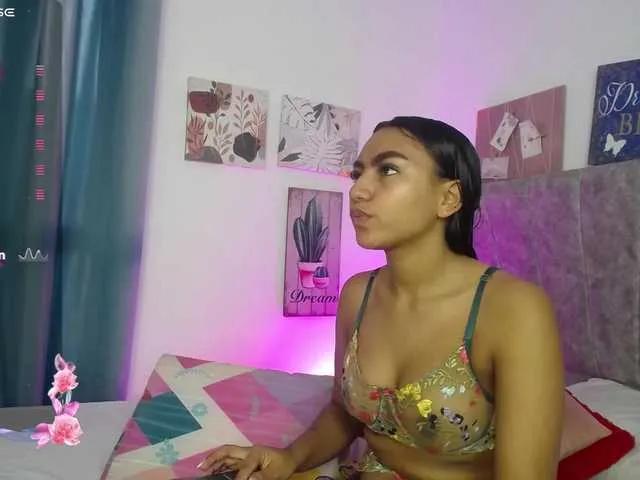 Offline Alahia on BongaCams