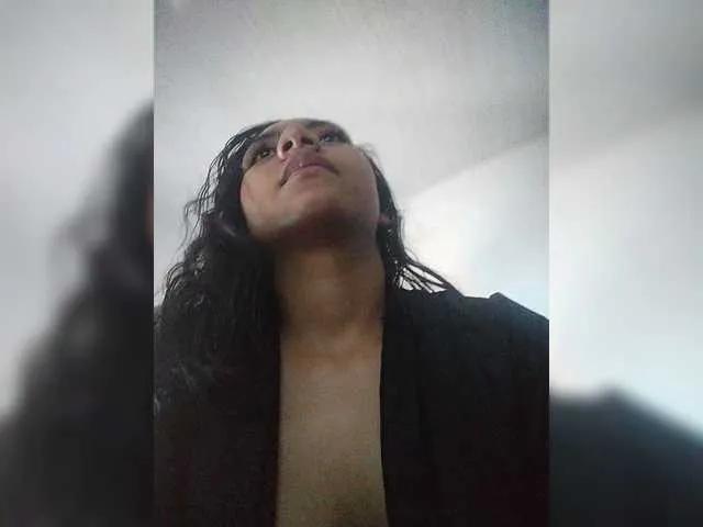 Offline Alahia on BongaCams