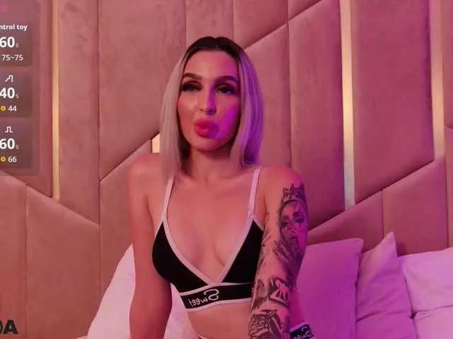 Offline AriannaLure on BongaCams