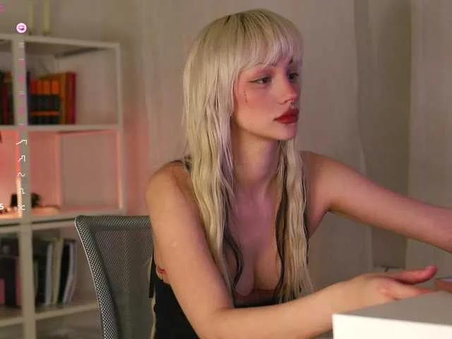 Offline babeholly on BongaCams