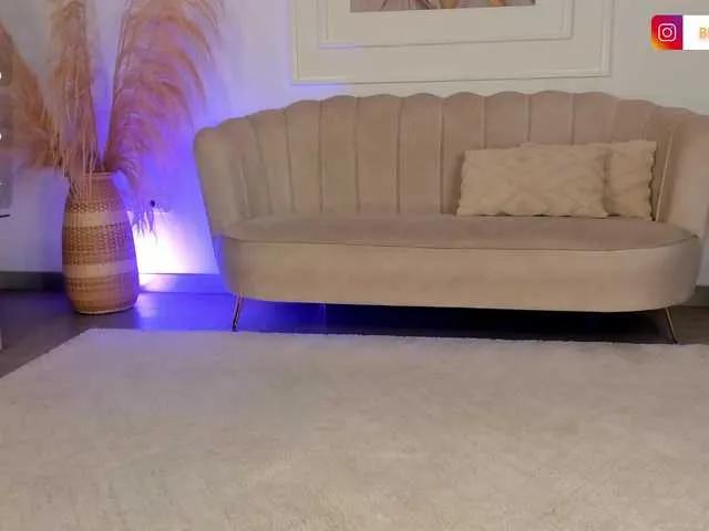 Freechat BellaRossi on BongaCams