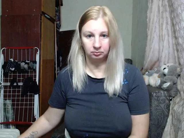 Freechat BustyBlondy on BongaCams