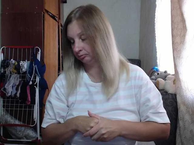 Freechat BustyBlondy on BongaCams