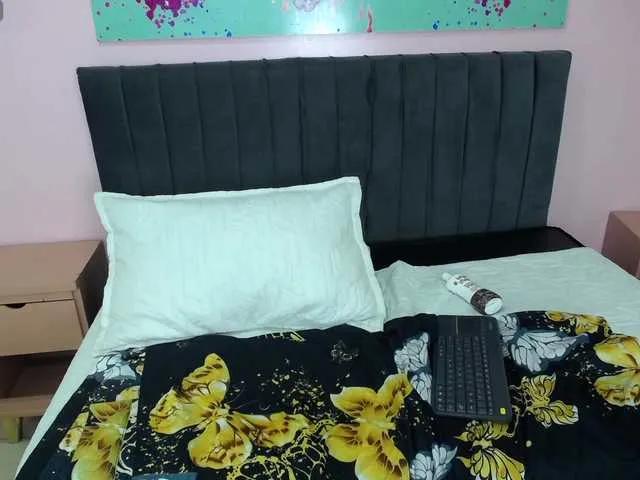 Offline CamiilaReyes on BongaCams