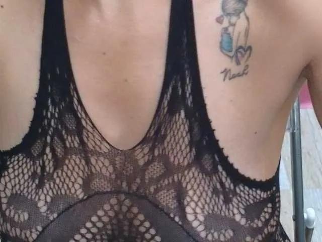 Offline caro-hot on BongaCams