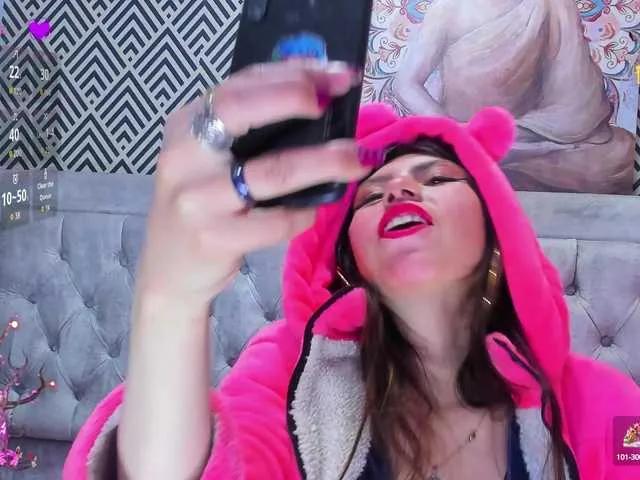 Offline CATALINAHERRERA7 on BongaCams