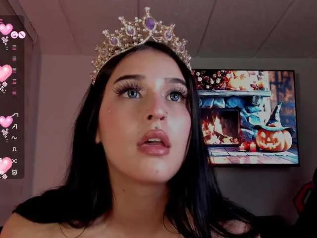 Offline Charlotte-greys on BongaCams