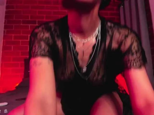 CurlyScarlett13 on BongaCams