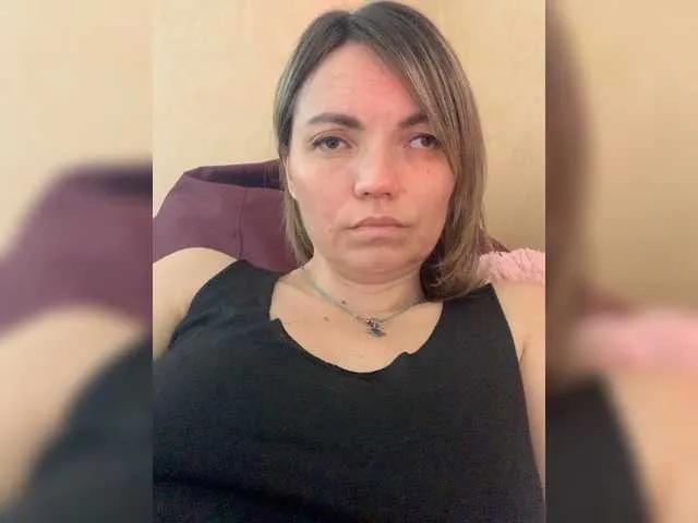 Ella-Pearlie on BongaCams 