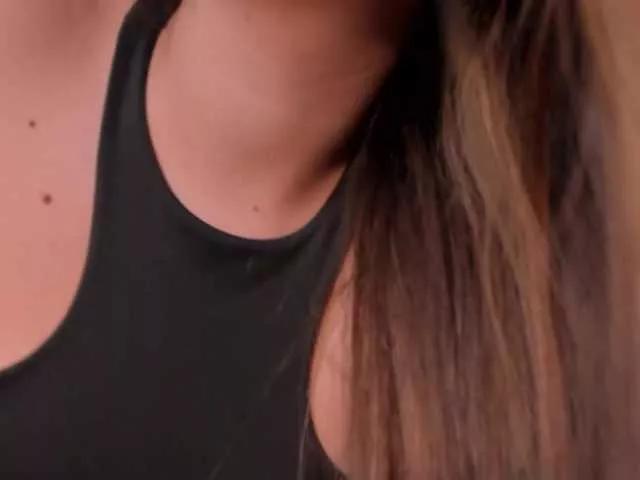 EllaClark on BongaCams 
