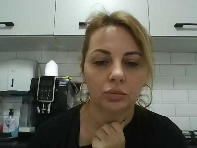 EllaSwan on BongaCams 