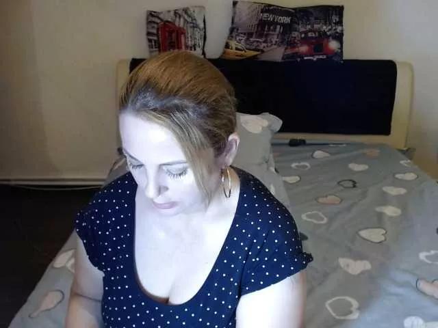 EllaSwan on BongaCams 