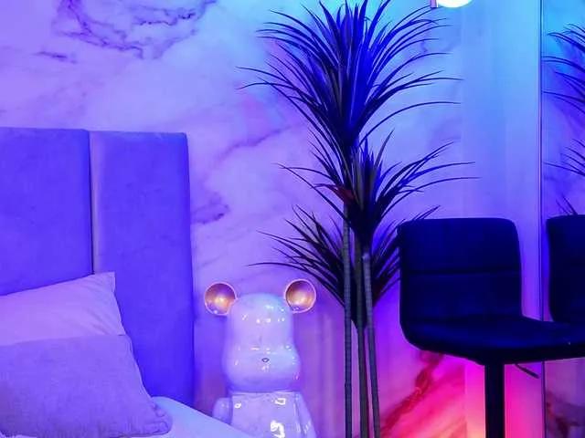 Offline EllyLynn on BongaCams