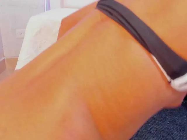 Offline Emiily-Thompson on BongaCams