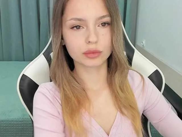 Offline EmilySkout on BongaCams