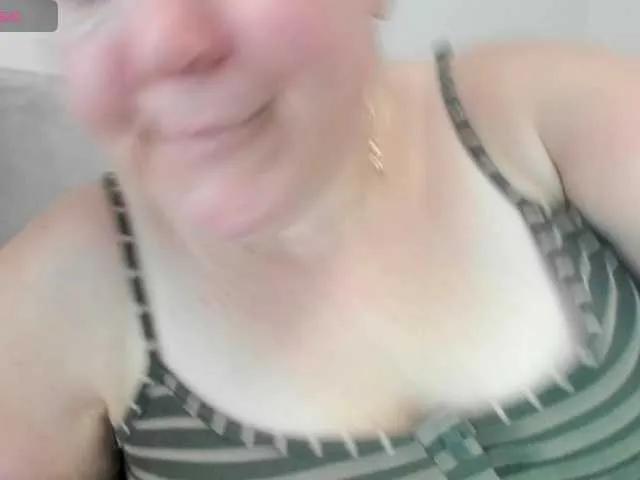 Offline Evajolie on BongaCams