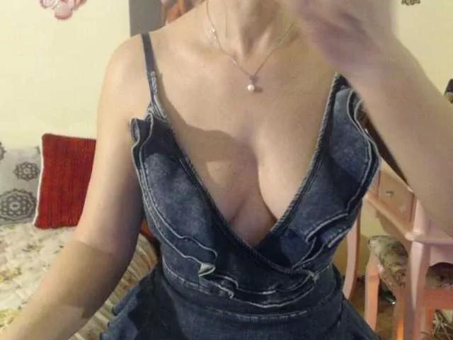 goodSnowQueen on BongaCams 