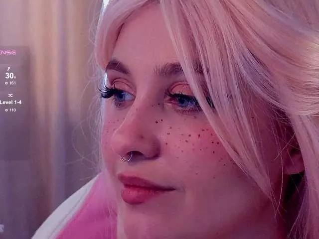 Offline HoneyCherry on BongaCams