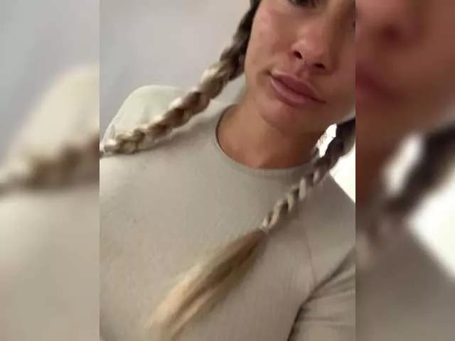 Isizzu-TOP on BongaCams 