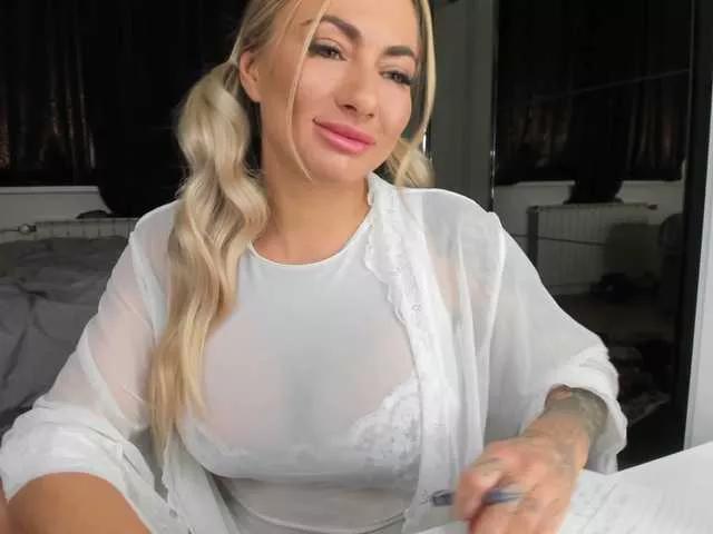 Isizzu-TOP on BongaCams 