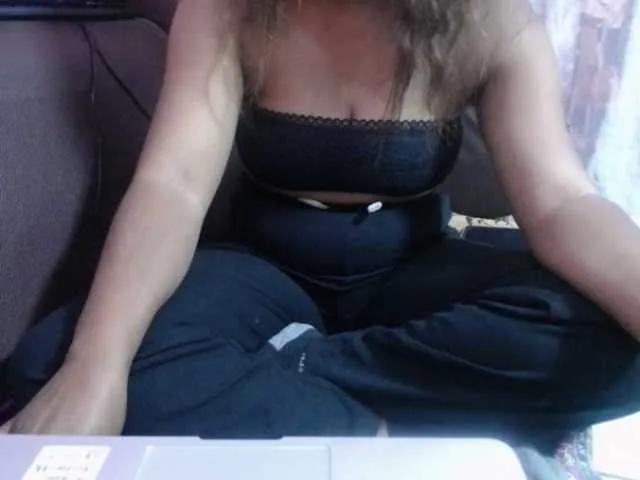 Offline jenniella on BongaCams