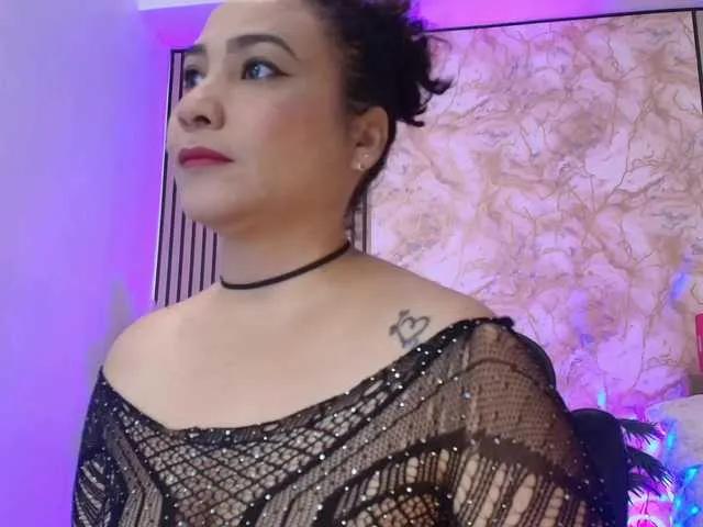 Offline juliramirez2 on BongaCams