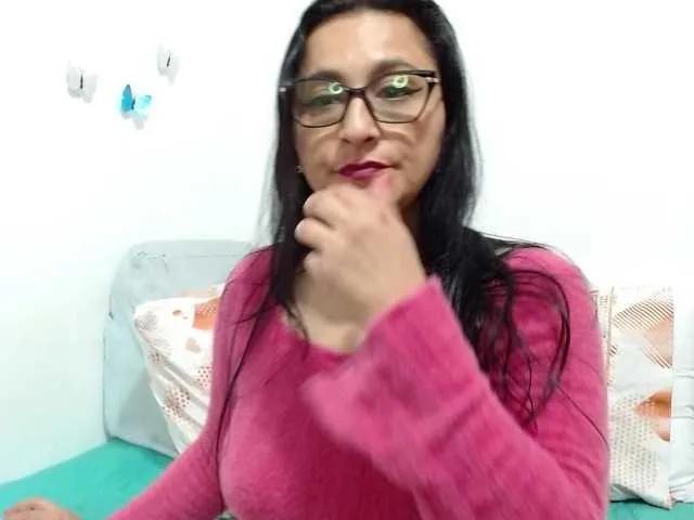 Offline KarinaSuarez1 on BongaCams