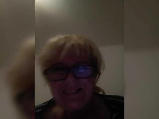 Freechat KASANDRABOLOSHKA on BongaCams