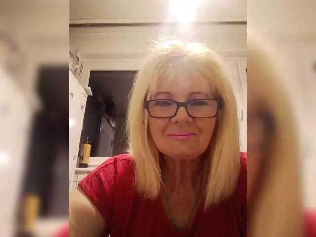 Freechat KASANDRABOLOSHKA on BongaCams