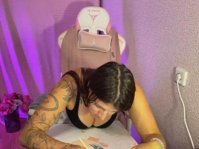 Offline Katrinmiss on BongaCams