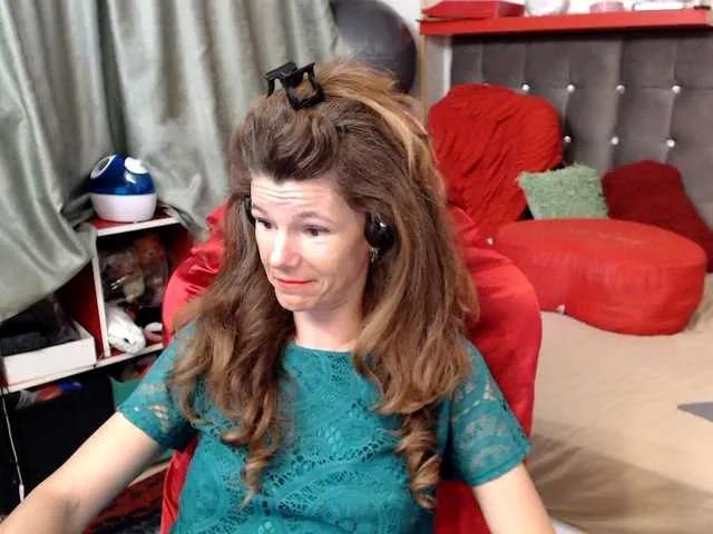 Freechat kellysurfing on BongaCams