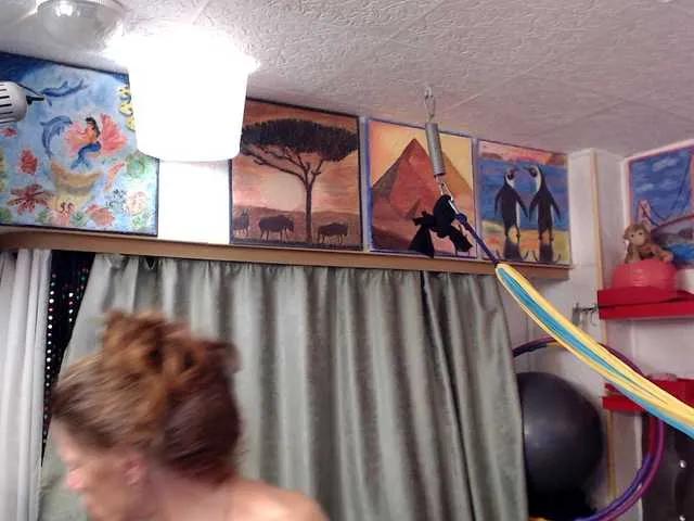 Freechat kellysurfing on BongaCams