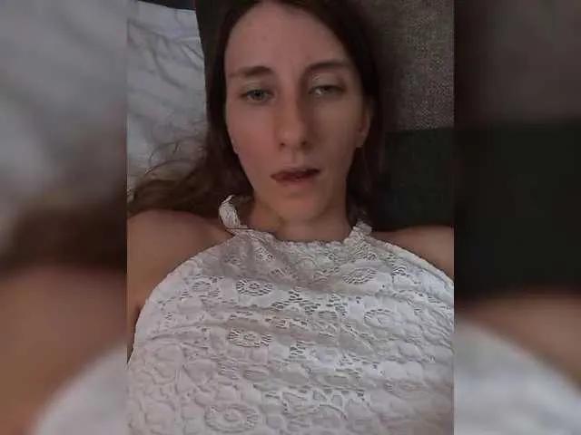 Kitty2044 on BongaCams 
