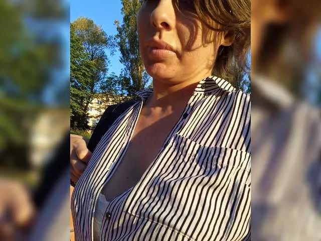 Offline Klybnichca on BongaCams