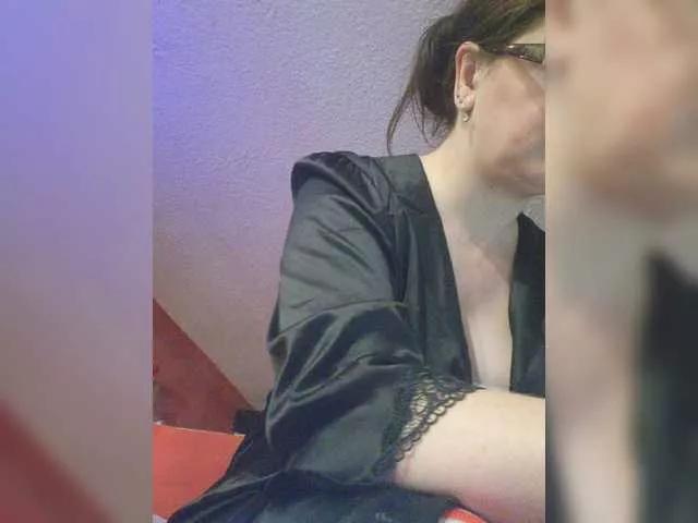 Offline lanaxxx1 on BongaCams