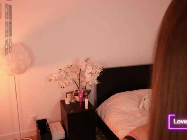 Offline LilyColins on BongaCams