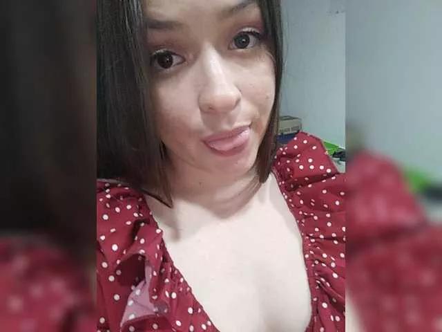 littleDanni on BongaCams 