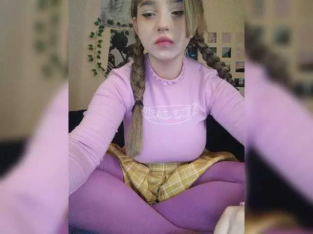 LittleDelora on BongaCams 