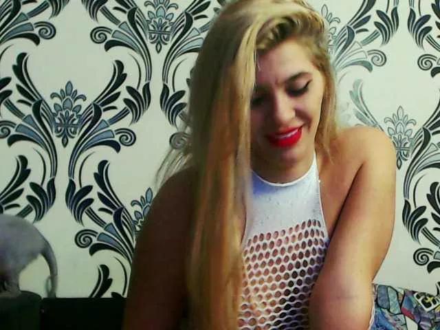 Offline lorehottie on BongaCams