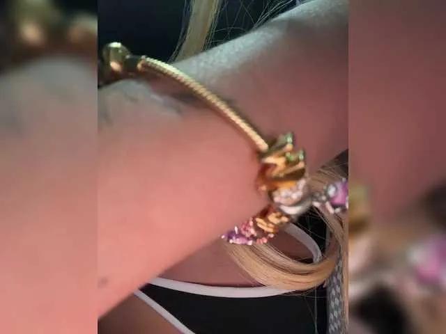 Freechat lucygirl- on BongaCams