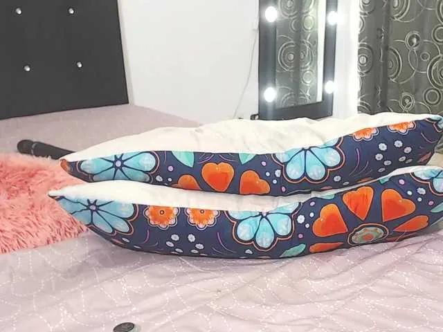 Offline Nicolane-Palmer1 on BongaCams