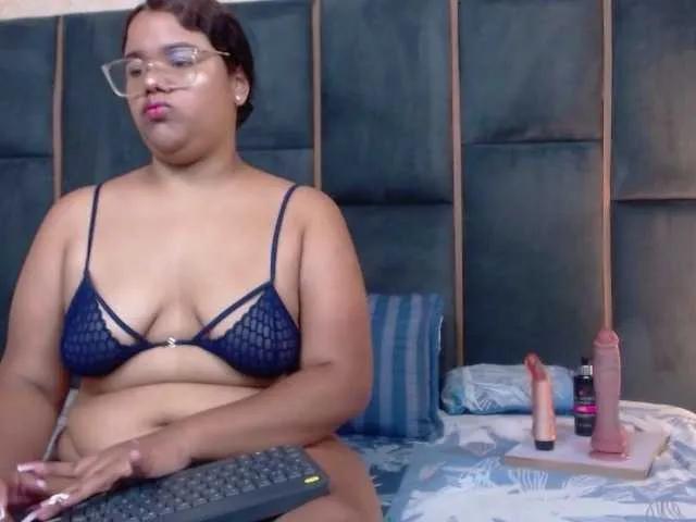 Offline NicolBonnie on BongaCams