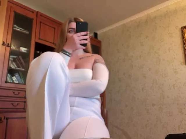 Freechat RedMadonna on BongaCams