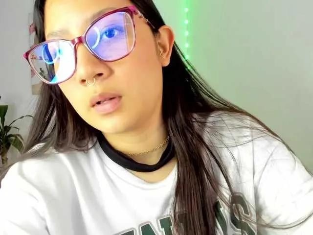 Freechat rouse-red on BongaCams