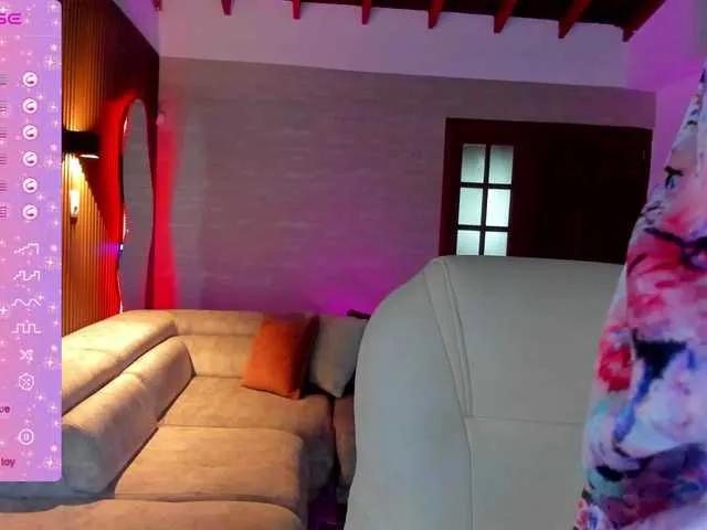 Offline sarah-stonne on BongaCams