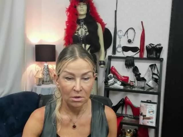 Freechat soft-crystal on BongaCams