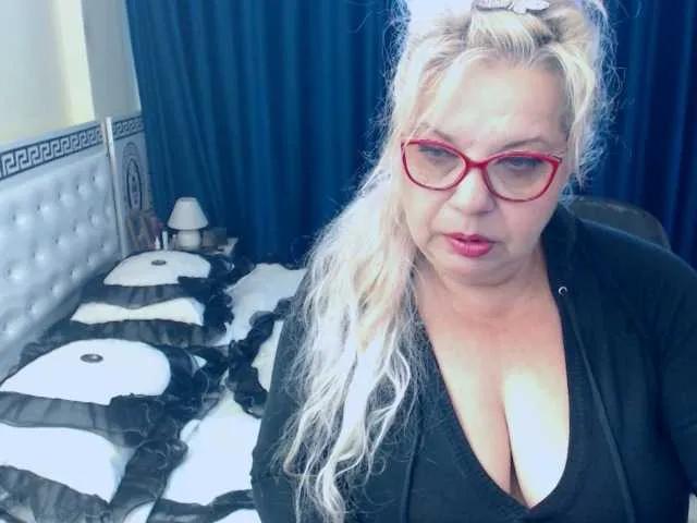 Offline SonyaHotMilf on BongaCams
