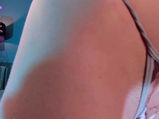 Offline TaraLawrence on BongaCams