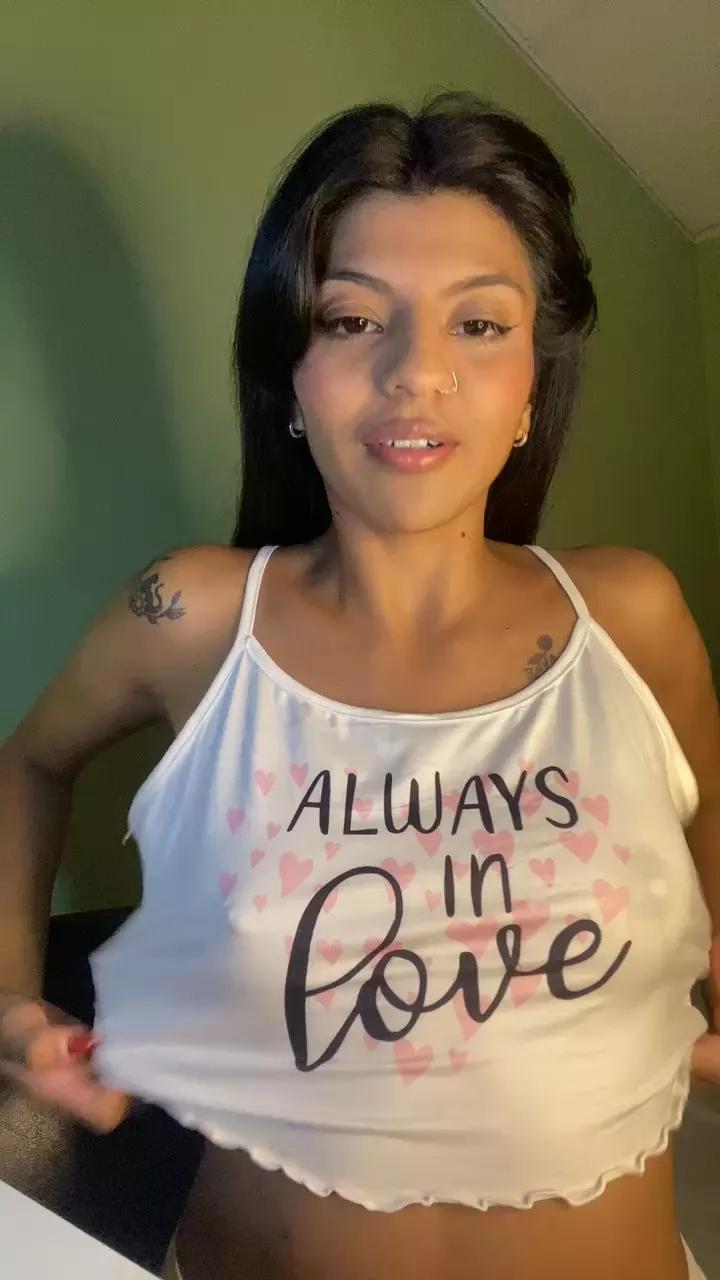 ariana032 on Cam4 