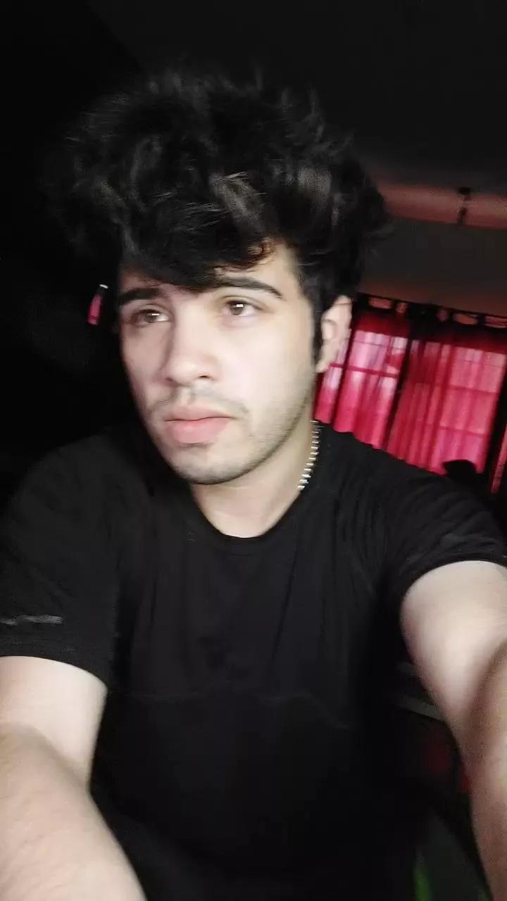 BigDick21cmPezL on Cam4 